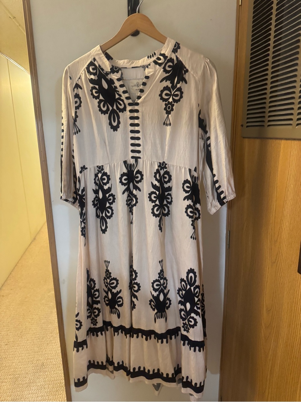 Umgee Black and Cream Embroidered Midi Dress